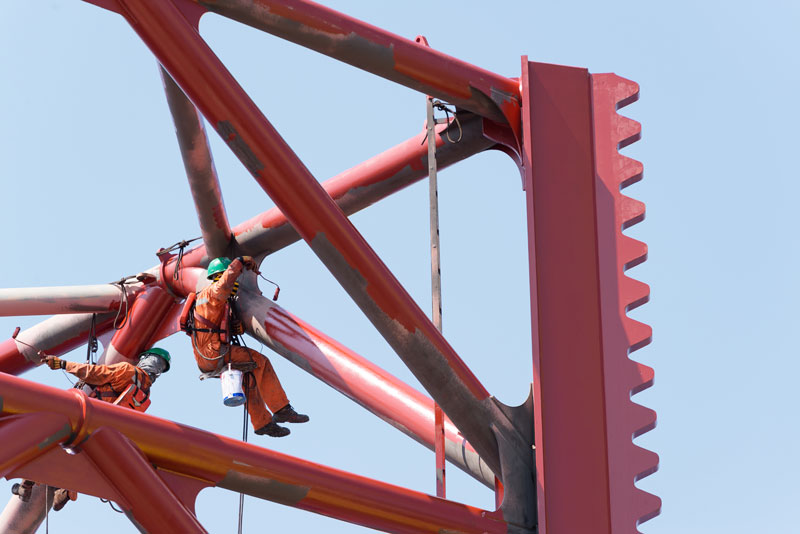 OSHA fall protection training for men on scaffolding in New Jersey